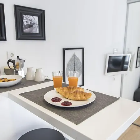 Lovelystay Saudade Studio Lisbon's Narrowest Building * Lissabon