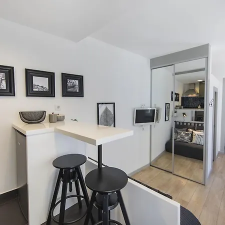 Lovelystay Saudade Studio Lisbon's Narrowest Building Lissabon